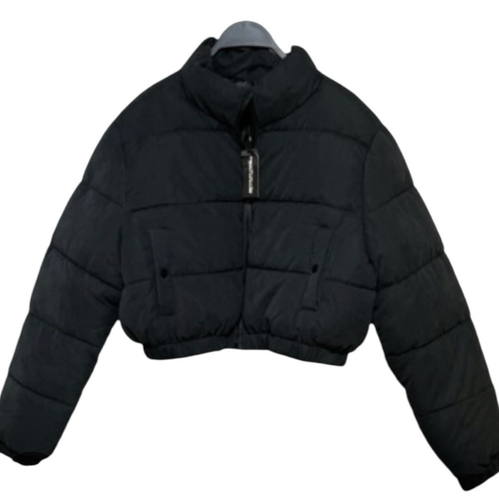 PrettyLittleThing Peachskin Cropped Bubble Puffer Size 6 NWT Black - Picture 4 of 4